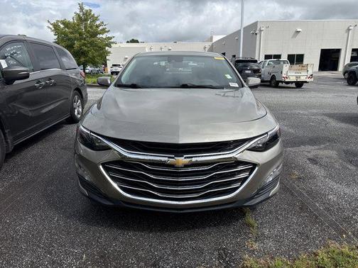 Mineral Gray Metallic 2024 Chevrolet Malibu FWD 1LT