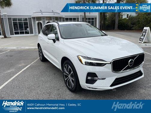2022 Volvo XC60 B5 Momentum