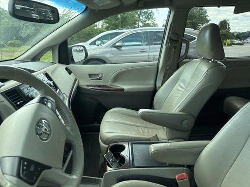 2012 Toyota Sienna XLE