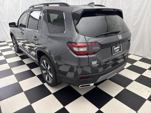 2025 Honda Pilot Touring 8-Passenger