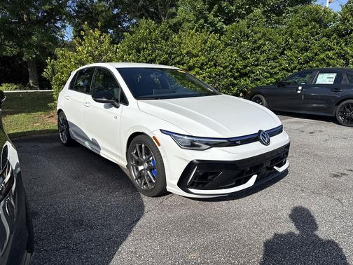Pure White 2025 Volkswagen Golf R 2.0T DSG
