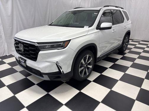 2025 Honda Pilot Touring 8-Passenger