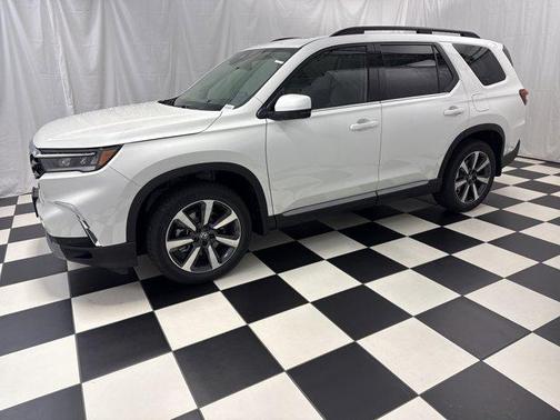 2025 Honda Pilot Touring 8-Passenger