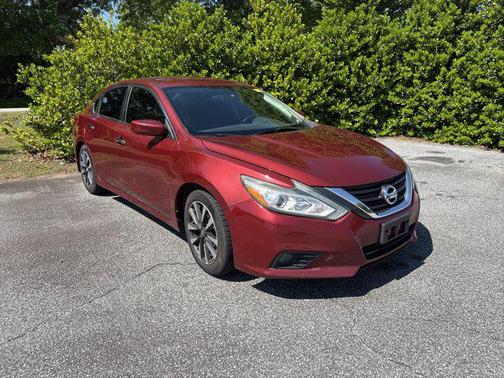 Cayenne Red 2016 Nissan Altima 2.5 SV