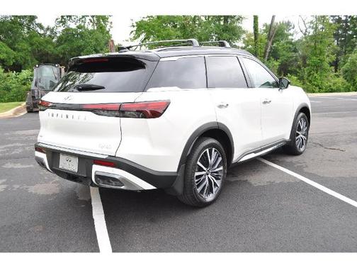 Majestic White / Black Obsidian 2025 INFINITI QX60 AUTOGRAPH