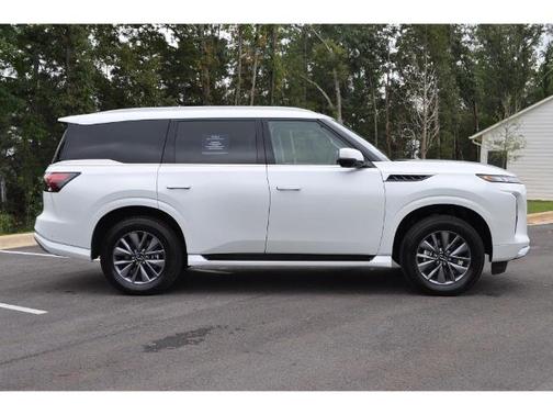 2025 INFINITI QX80 PURE