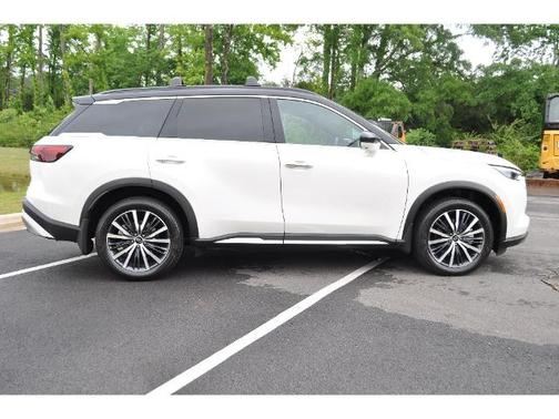 Majestic White / Black Obsidian 2025 INFINITI QX60 AUTOGRAPH
