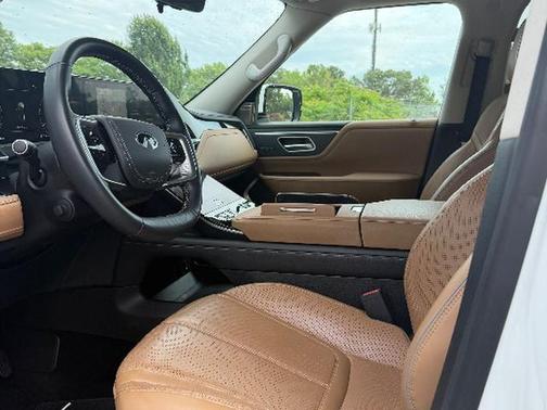Radiant White 2025 INFINITI QX80 SENSORY