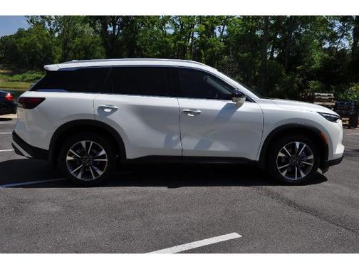 Majestic White 2023 INFINITI QX60 LUXE