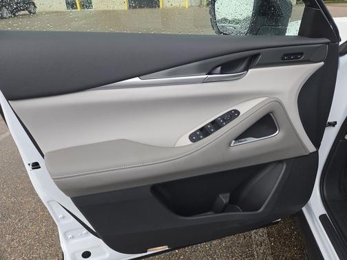 Radiant White 2027 INFINITI QX60 LUXE FWD