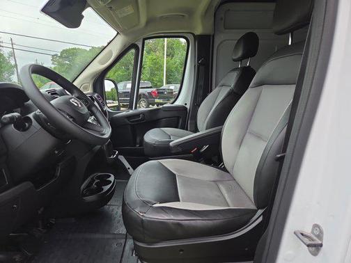 Bright White Clearcoat 2025 RAM ProMaster 2500 Tradesman
