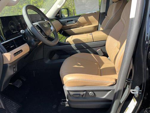 2025 INFINITI QX80 Luxe