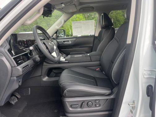 2025 INFINITI QX80 SENSORY AWD