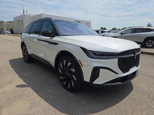 White Platinum Metallic Tri-Coat 2025 Lincoln Nautilus Reserve