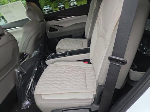 Radiant White/Black Obsidian 2027 INFINITI QX60 AUTOGRAPH