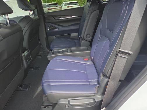 Radiant White 2026 INFINITI QX60 SPORT AWD