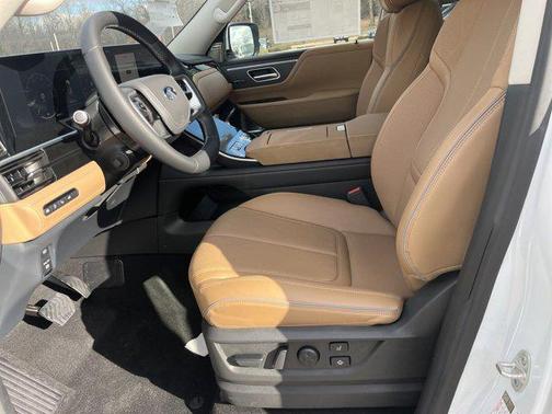 2025 INFINITI QX80 SENSORY AWD