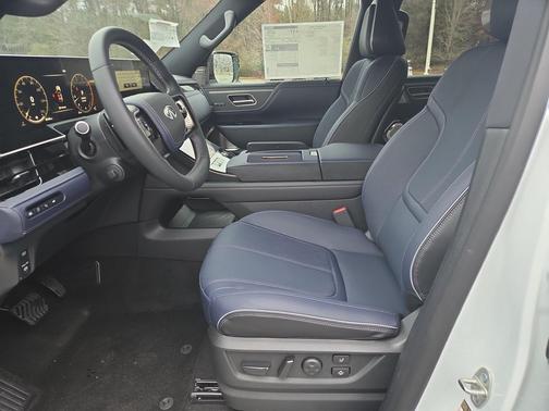 Radiant White/Black Obsidian 2026 INFINITI QX80 SPORT