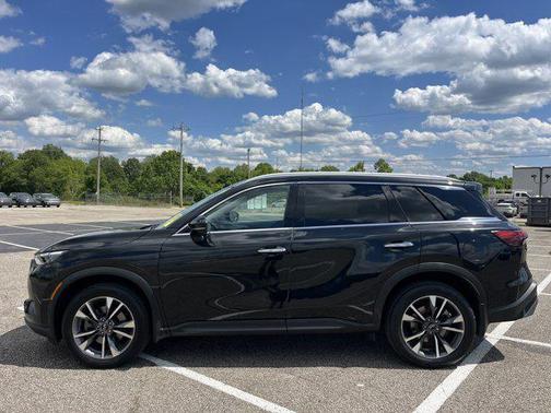 2022 INFINITI QX60 Luxe