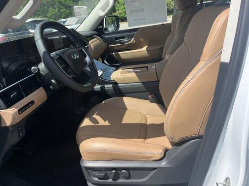 2025 INFINITI QX80 Luxe