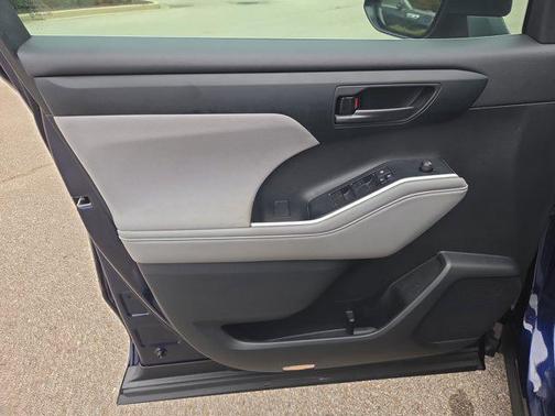 2022 Toyota Highlander Hybrid LE