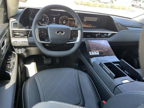 2025 INFINITI QX80 Luxe