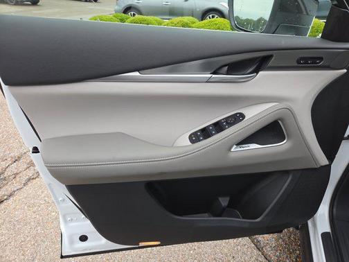 Radiant White 2027 INFINITI QX60 LUXE AWD