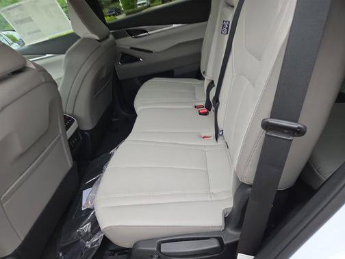 Radiant White 2027 INFINITI QX60 LUXE AWD