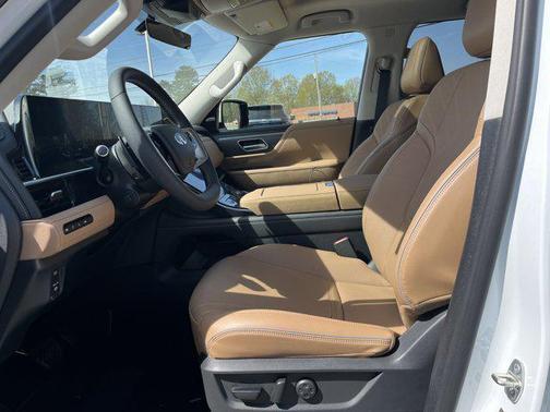 2025 INFINITI QX80 Luxe