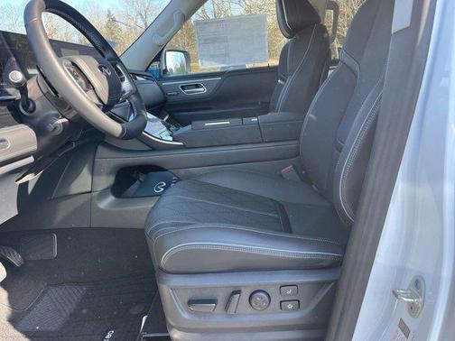 2025 INFINITI QX80 SENSORY AWD