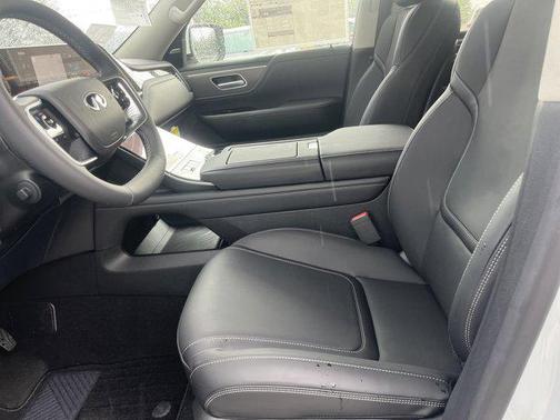 2025 INFINITI QX80 PURE