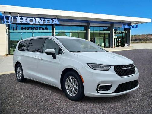 2023 Chrysler Pacifica Touring-L