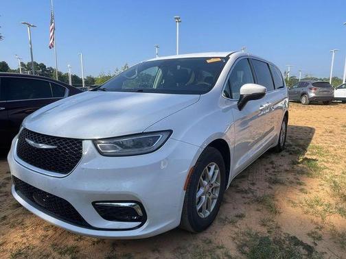 2023 Chrysler Pacifica Touring-L