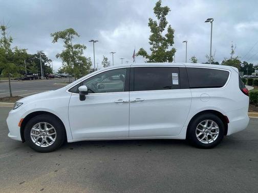 2023 Chrysler Pacifica Touring-L