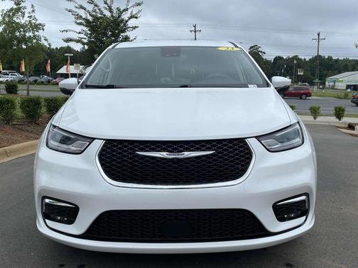 2023 Chrysler Pacifica Touring-L