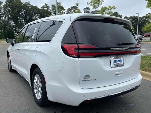 2023 Chrysler Pacifica Touring-L