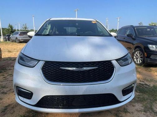 2023 Chrysler Pacifica Touring-L