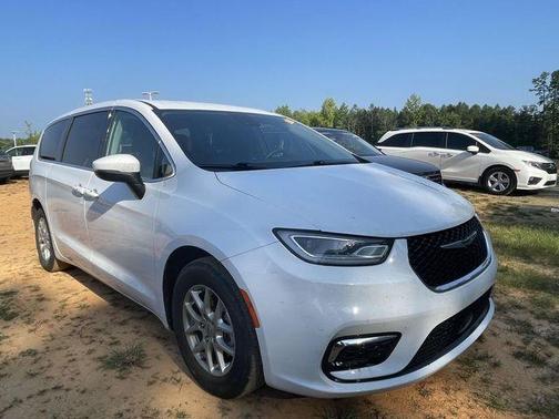 2023 Chrysler Pacifica Touring-L
