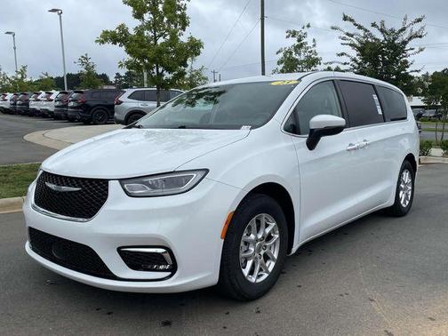 2023 Chrysler Pacifica Touring-L
