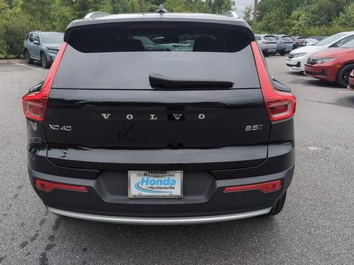 2025 Volvo XC40 B5 Core Bright Theme