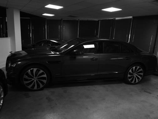 2023 Bentley Flying Spur V8