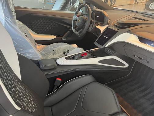 2024 Lamborghini Revuelto Coupe