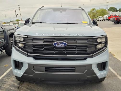 2025 Ford Expedition Max Active 4x2