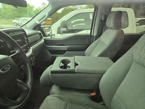 OXFORD WHITE 2022 Ford F-150 XLT