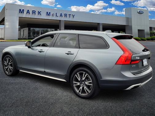 2017 Volvo V90 Cross Country T6