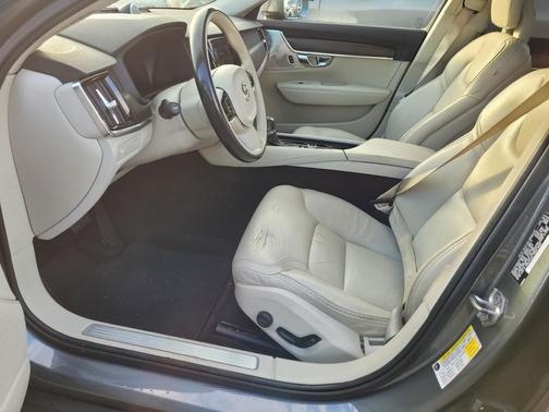 2017 Volvo V90 Cross Country T6