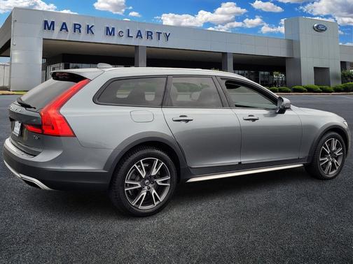 2017 Volvo V90 Cross Country T6