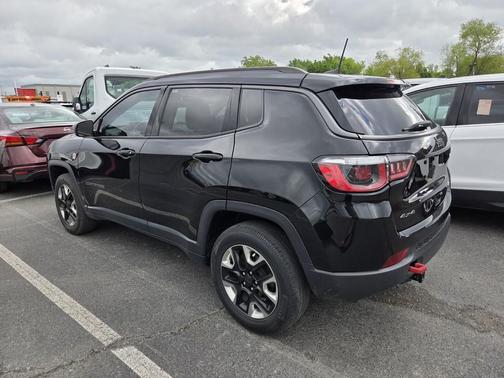 Diamond Black Crystal Pearlcoat 2018 Jeep Compass Trailhawk