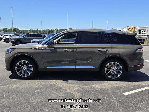 Harbor Gray Clearcoat 2026 Lincoln Aviator Premiere