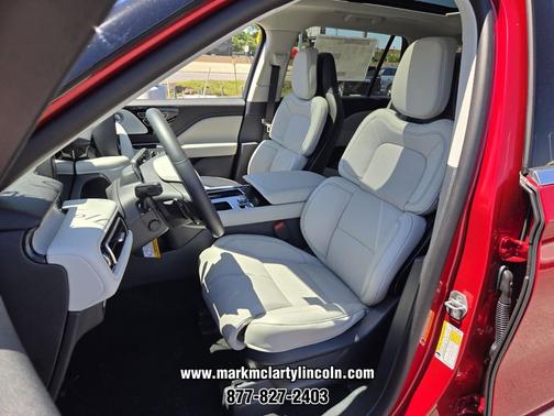 RED CARPET MET TC 2026 Lincoln Aviator Reserve AWD